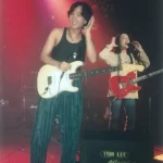 演出中的黄家驹照片