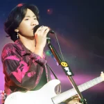 演出中的黄家驹照片