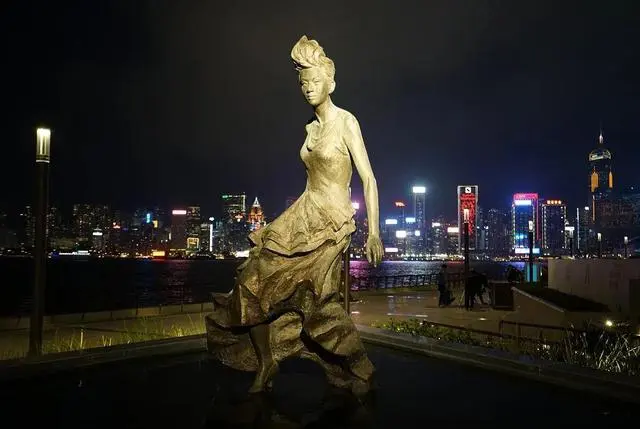 梅艳芳只是个艺人，为何那么多人怀念她
